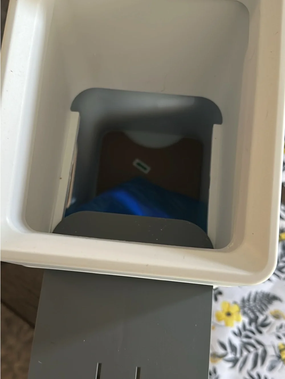 Cat litter box dispenser with bags
